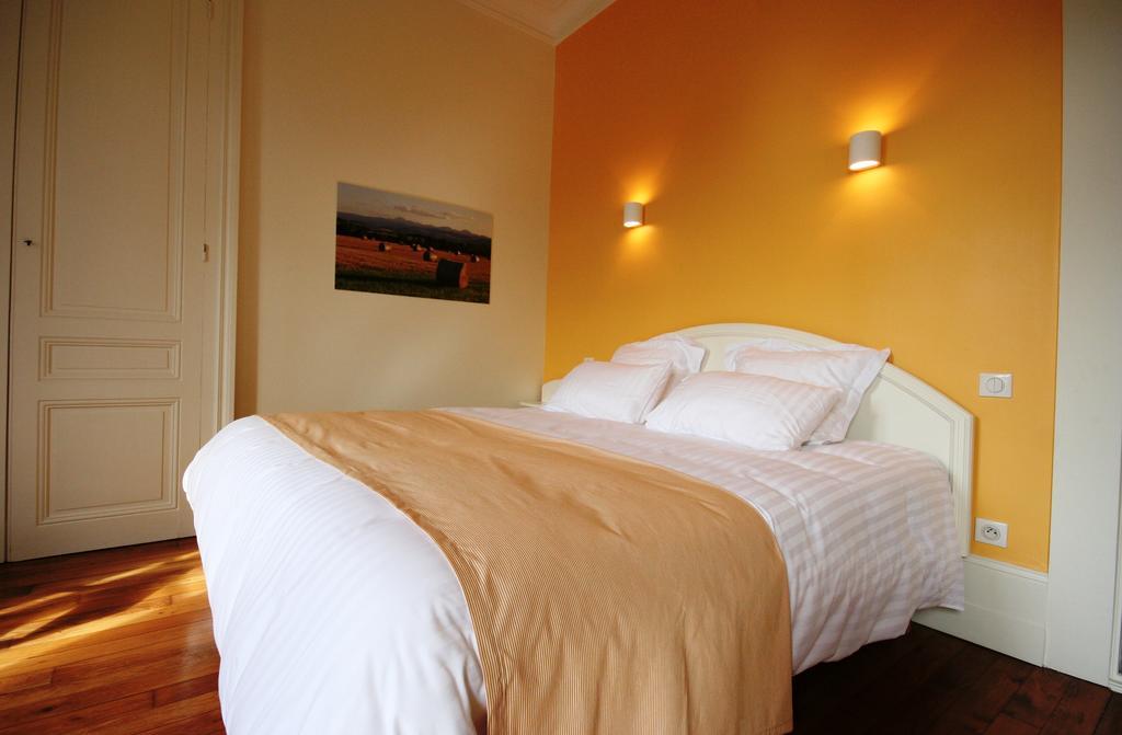 Le Clos Des Noyers Combronde Zimmer foto