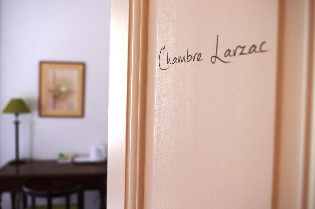Le Clos Des Noyers Combronde Zimmer foto