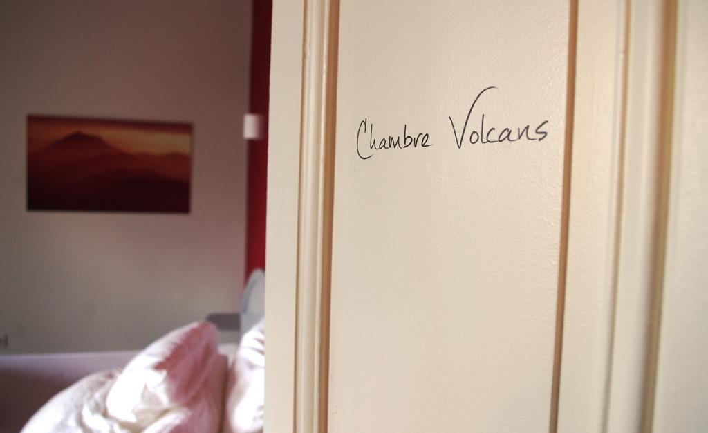 Le Clos Des Noyers Combronde Zimmer foto